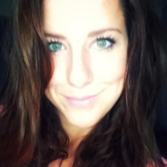 Profile Picture of Alexandra Halliday (@alhall8) on Poshmark