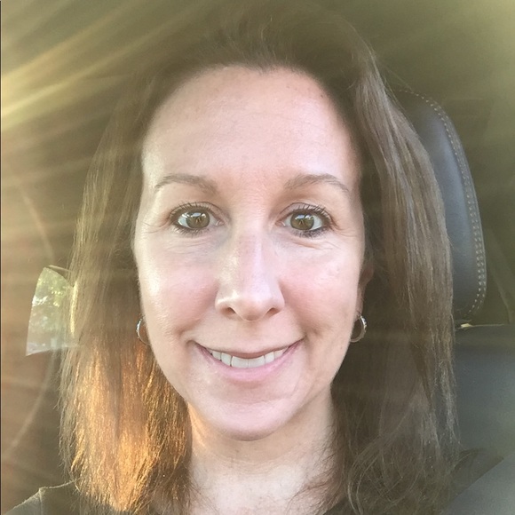 Profile Picture of Kelly Vaughn (@kvaughn2222) on Poshmark