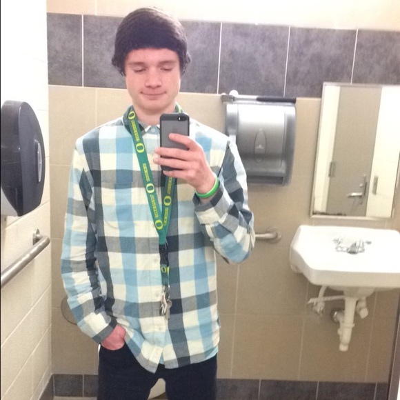 Profile Picture of Andrew Wiley (@its_wiley_210) on Poshmark