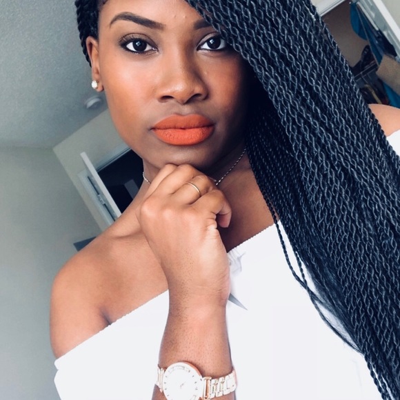 Profile Picture of Tori Gonzalez (@tbgray8261) on Poshmark