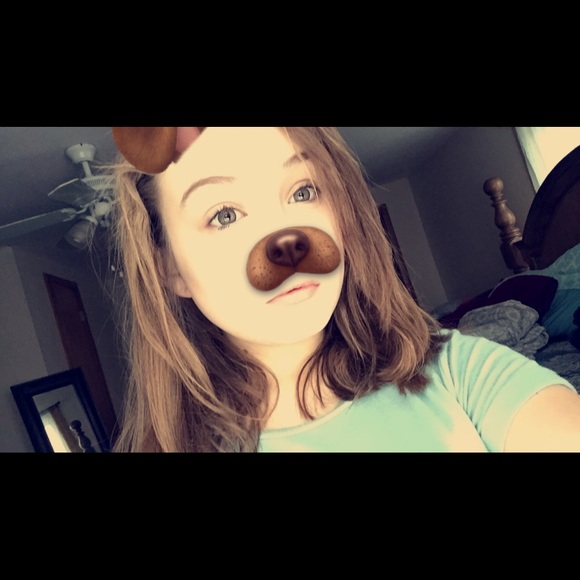Profile Picture of Kenzie Hewes (@kkenzzie591) on Poshmark