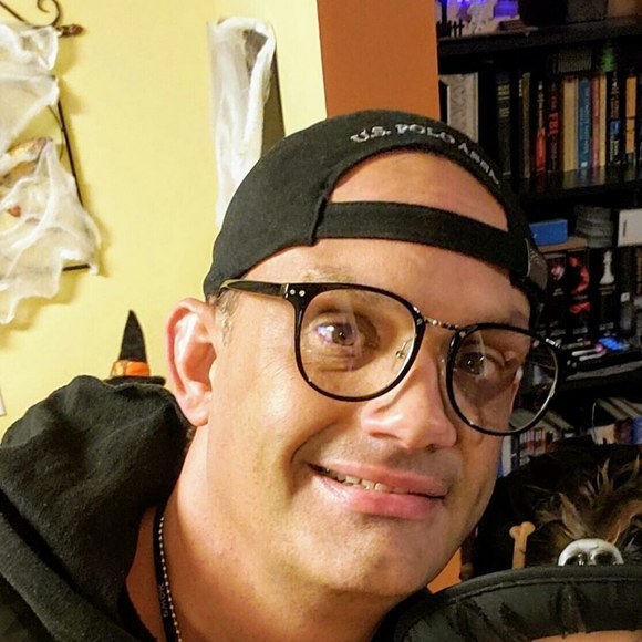 Profile Picture of Matthew Knowlton (@mk205) on Poshmark