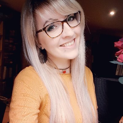 Profile Picture of Emily Phillips (@Curlykatz) on Twitter