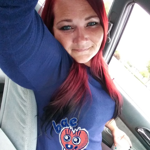 Profile Picture of Ashley Stringer (@ashleystr26) on Poshmark