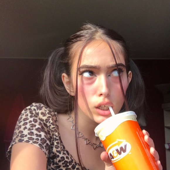 Profile Picture of Mia Bojanic (@miabojanic) on Poshmark