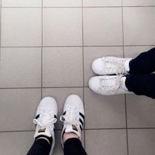 Profile Picture of Vivian Hartmann (@VivianHartmann4) on Twitter