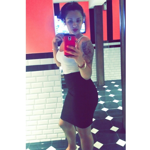 Profile Picture of Katherine Triana (@kattlovesjohan) on Poshmark