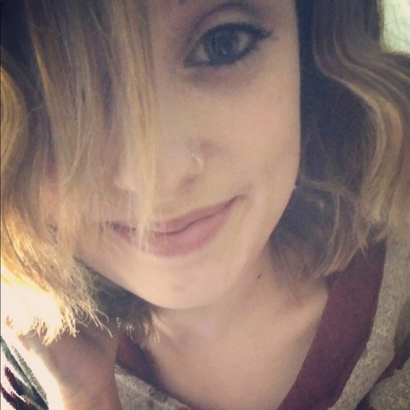 Profile Picture of Crystal Scheffelmaer (@scheffelmaerc) on Poshmark