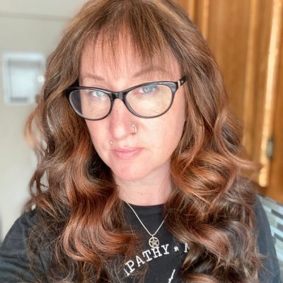 Profile Picture of Snarky Oracle (@AmyJeanTomaso) on Twitter