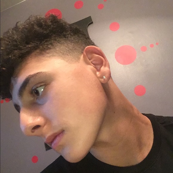 Profile Picture of Nicholas Rivera (@nrivera8201) on Poshmark