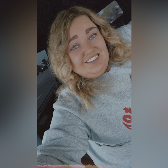 Profile Picture of Jodie Chupp (@jodiechupp) on Poshmark