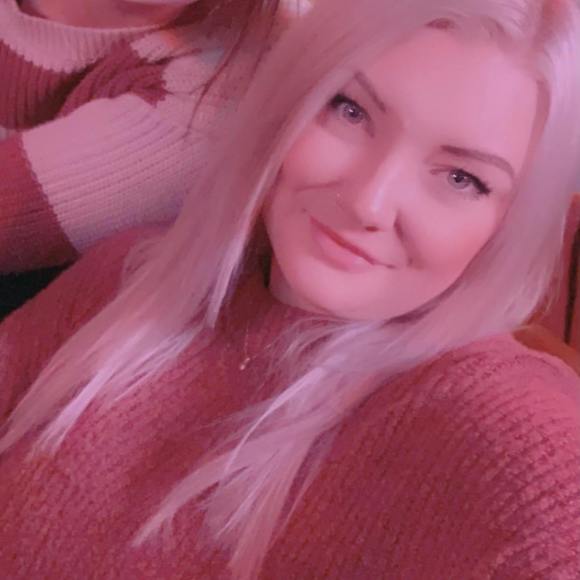 Lauren Kinnan - Poshmark Profile Picture of Lauren Kinnan (@lashkin95) on Poshmark