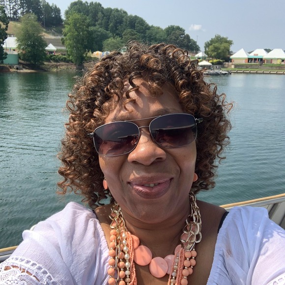 Profile Picture of Levia Starling (@leviastar61) on Poshmark