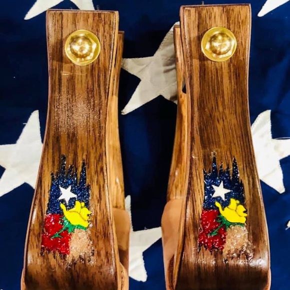 Profile Picture of Lisa Brantner (@lisabrantner) on Poshmark