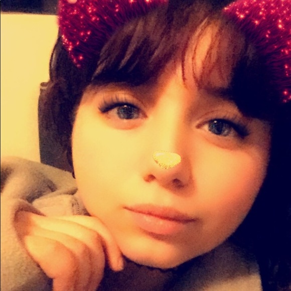 Profile Picture of Tayler Huger (@taylerhuger) on Poshmark