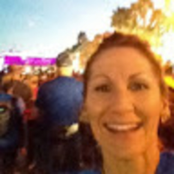 Profile Picture of Donna Mack (@sweden2018) on Poshmark