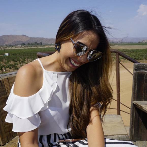 Rosa Olivarria - Poshmark Profile Picture of Rosa Olivarria (@rosari2803) on Poshmark