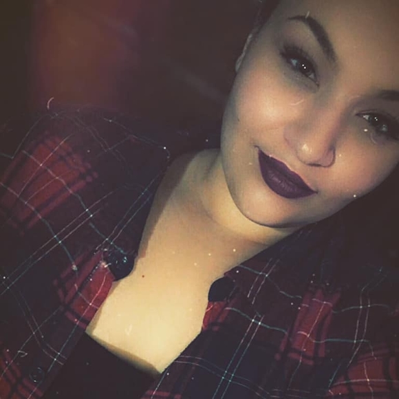 Profile Picture of Carina Kishbaugh (@crinabeana) on Poshmark