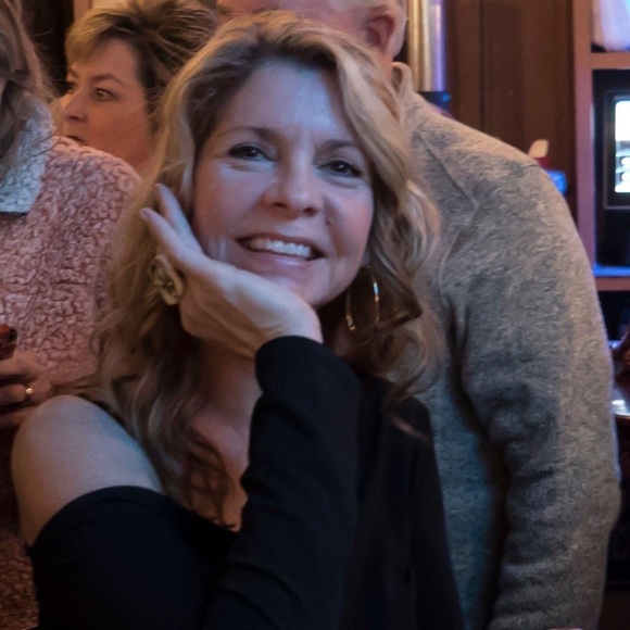 Profile Picture of Bonnie Baldwin (@bonniebee21) on Poshmark