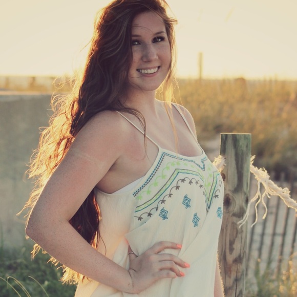 Abbie Dylinski - Poshmark Profile Picture of Abbie Dylinski (@abbiedylin) on Poshmark