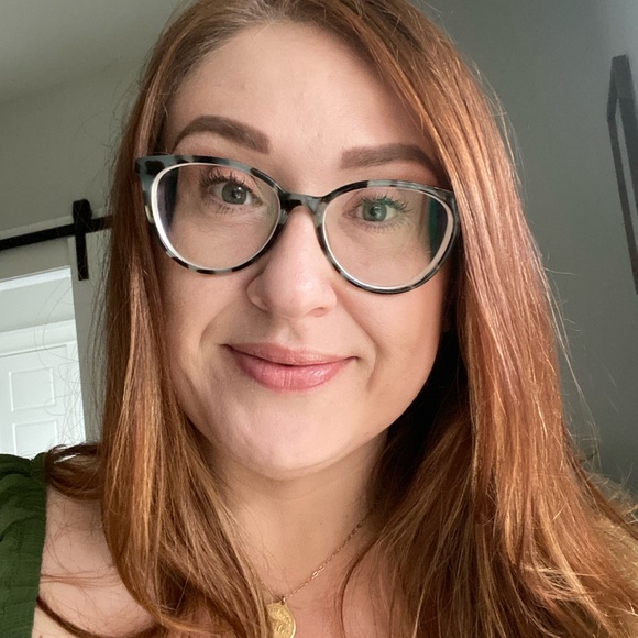 Profile Picture of Andrea Ladewig (@andrealadewig) on Poshmark
