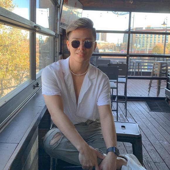 Profile Picture of Ralph Rowe (@eroweeee) on Poshmark