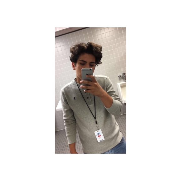 Profile Picture of David Esparza (@davxesp) on Poshmark