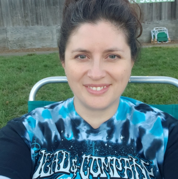 Profile Picture of Jillian Kellough (@j_kellough) on Poshmark