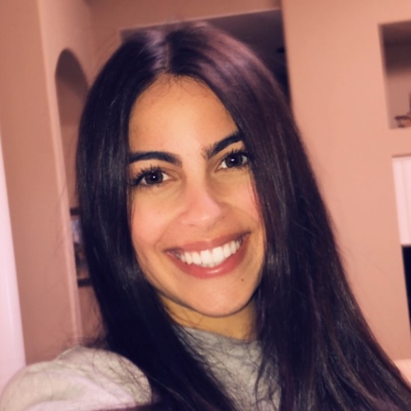 Profile Picture of Taleen Kalajian (@taleen_kalajian) on Poshmark