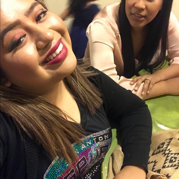 April Zapata - Poshmark Profile Picture of April Zapata (@aphro25) on Poshmark