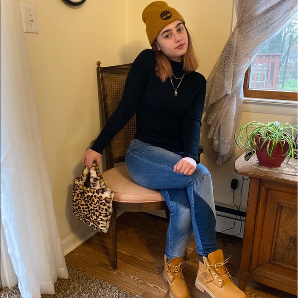 Profile Picture of Gianna Rivera (@giannabillings) on Poshmark