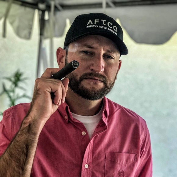 Profile Picture of Joe Longoria (@joelongoria) on Poshmark