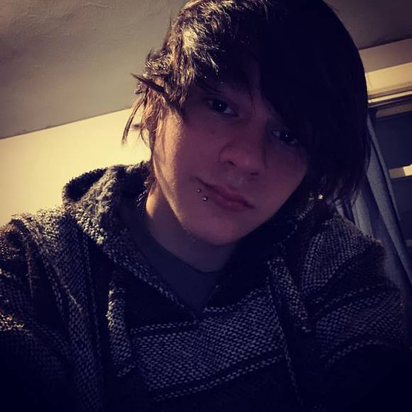 Profile Picture of Wade Hunter (@wadeblue02) on Poshmark