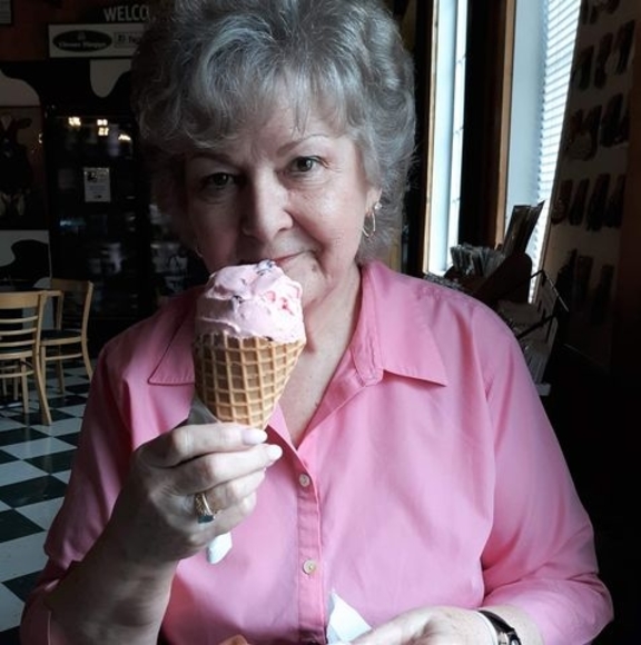 Profile Picture of Wanda Downing (@wjdowning) on Poshmark