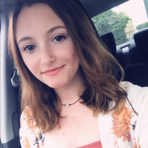 Profile Picture of Vanessa Shildt (@veelee13) on Poshmark