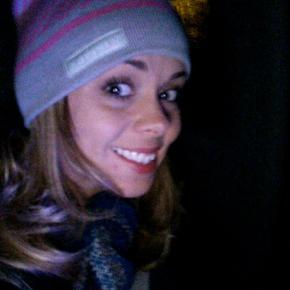 Profile Picture of Sonia Mata (@smata2002) on Poshmark