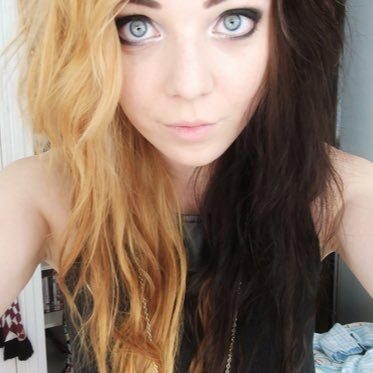 Profile Picture of Jessica Pettis (@JessieTheBookie) on Twitter