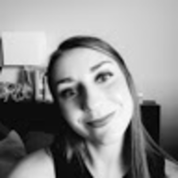 Profile Picture of Alexandra Kurth (@akurth56) on Poshmark