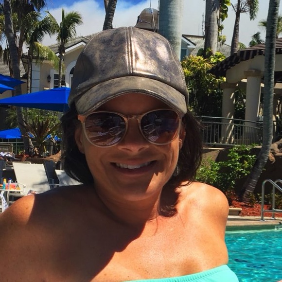 Profile Picture of Lisa Grummer (@gynmommy) on Poshmark