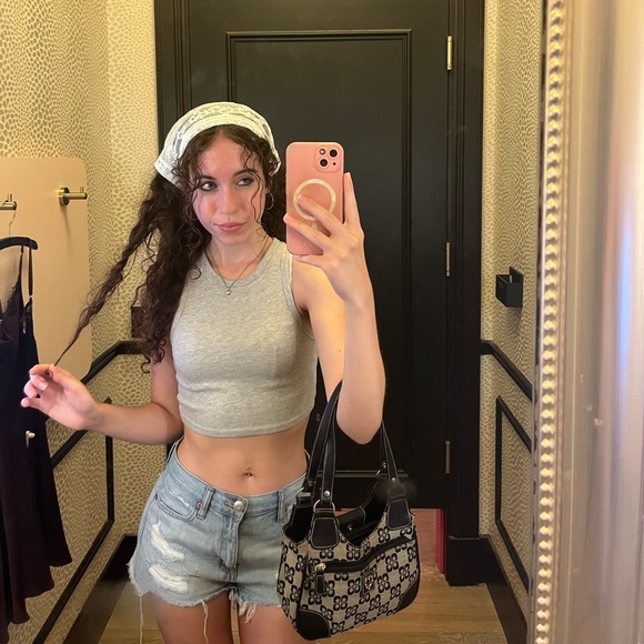 Profile Picture of Brenda Grunow (@lovehopescloset) on Poshmark