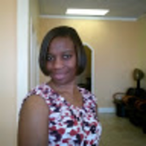 Profile Picture of Stacy Grant (@stacyviv34) on Poshmark