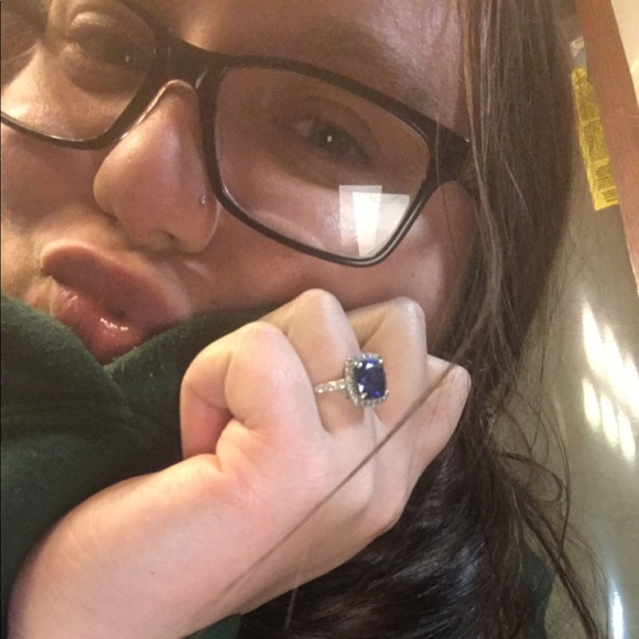 Profile Picture of Callie Desormeaux (@callierenee1998) on Poshmark