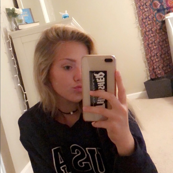 Profile Picture of Emily Johns (@emilyjohns04) on Poshmark