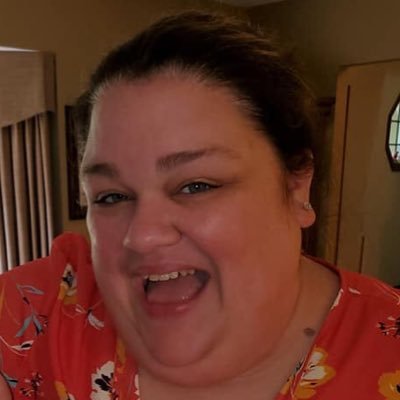 Profile Picture of Nichole Loring (@NML1985) on Twitter