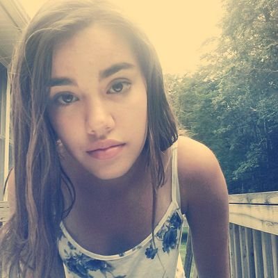 Profile Picture of Beatrice Medina (@beamedina915) on Twitter