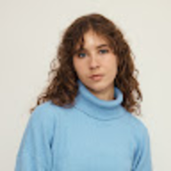 Profile Picture of Lila Goldstein (@lilagoldstein71) on Poshmark