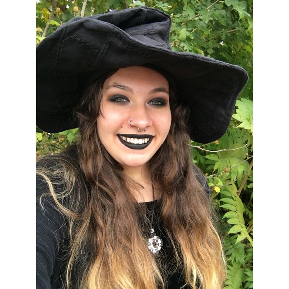 Katelynn Harris - Poshmark Profile Picture of Katelynn Harris (@katelynnharris_) on Poshmark