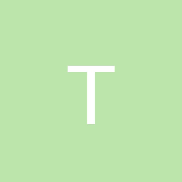 Profile Picture of Trynahawes 🤪 (@tryna19) on Poshmark