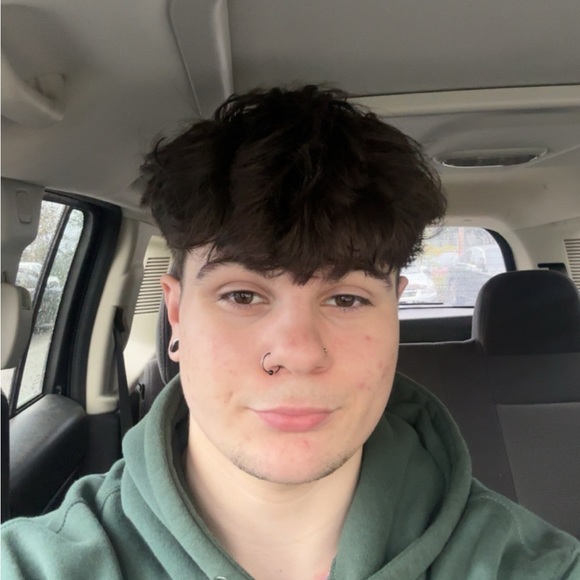 Profile Picture of Joey Hudson (@hudsoneverjr) on Poshmark