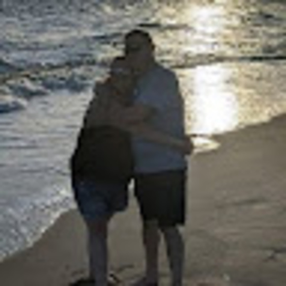 Profile Picture of April Glacken (@aglacken411) on Poshmark